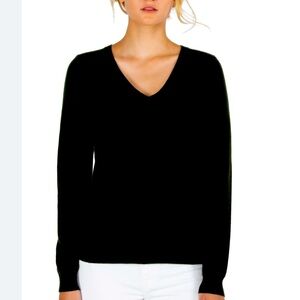 Only Mine Elegant Black V-Neck Cashmere Sweater